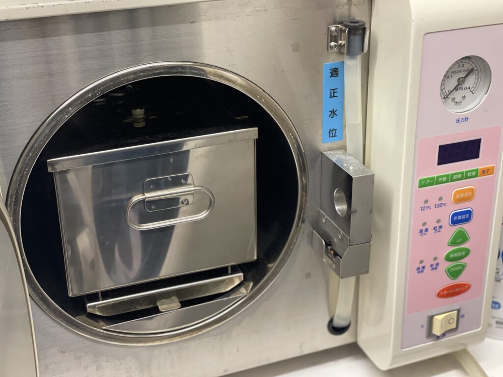 高圧蒸気滅菌機（オートクレーブ）